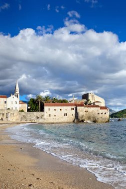 Budva eski şehir kale ve plaj