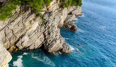 Petrovac yakınındaki kıyı şeridi