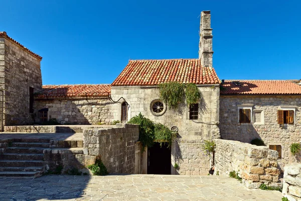 Budva eski şehir kale