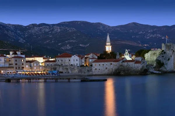 Budva eski şehir kale, gece sahneleri