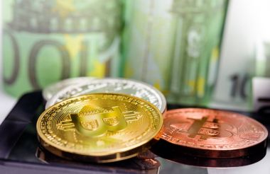 Bitcoin paralar smartphone cep telefonu ile