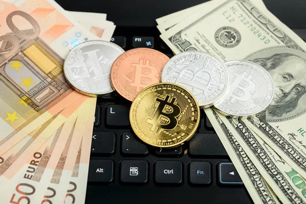 Moedas de Bitcoin e Litecoin — Fotografia de Stock