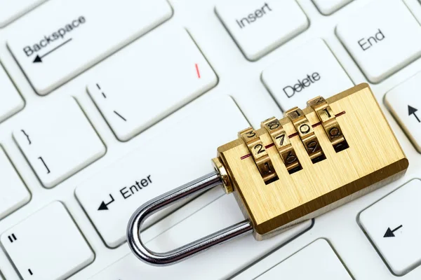 Keyboard and padlock — Stock Photo, Image