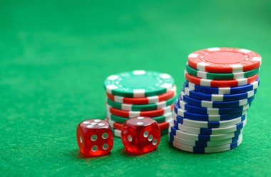 Cips ve dices ile Casino yeşil tablo