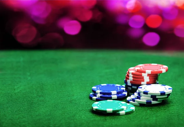 Casino fişleri yığını — Stok fotoğraf
