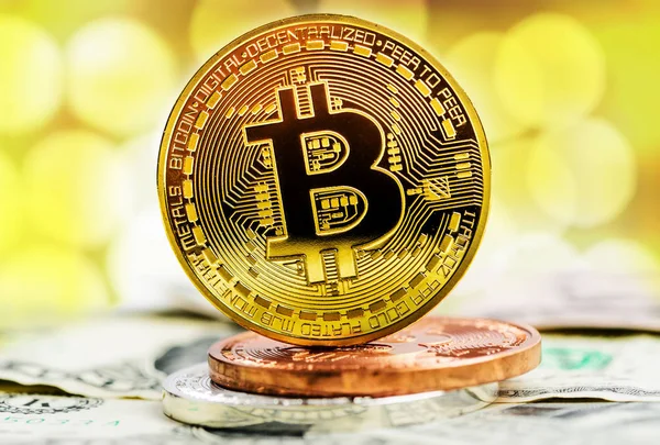 Bitcoin moeda de ouro — Fotografia de Stock