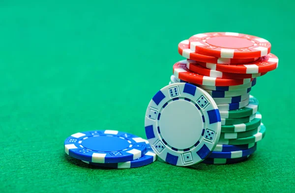 Casino chips achtergrond — Stockfoto