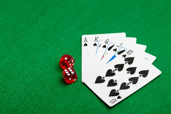 Jogar cartas e dados — Fotografia de Stock