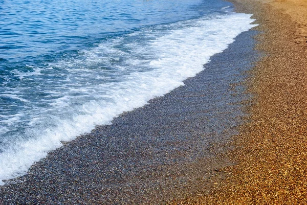 Strand med havsvågor — Stockfoto