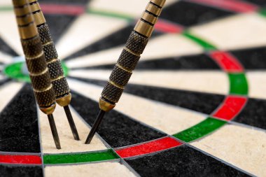 dart tahtası ile okları