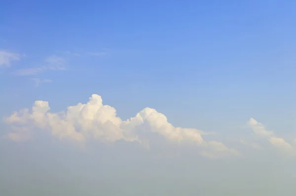 Blue sky and soft clouds — Free Stock Photo