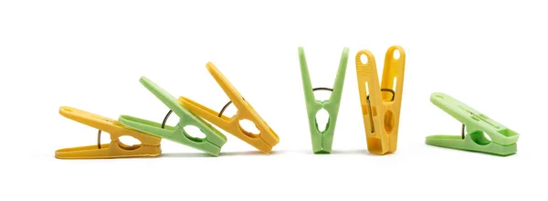 Conjunto de cores plásticas clothespins isolado — Fotografia de Stock