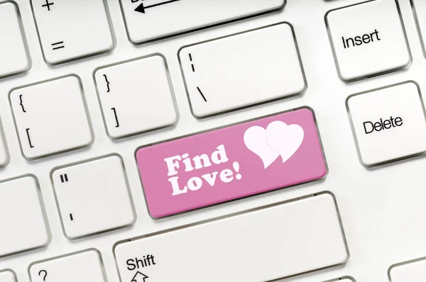 在白色键盘概念中找到Love pink键按钮 — 图库照片