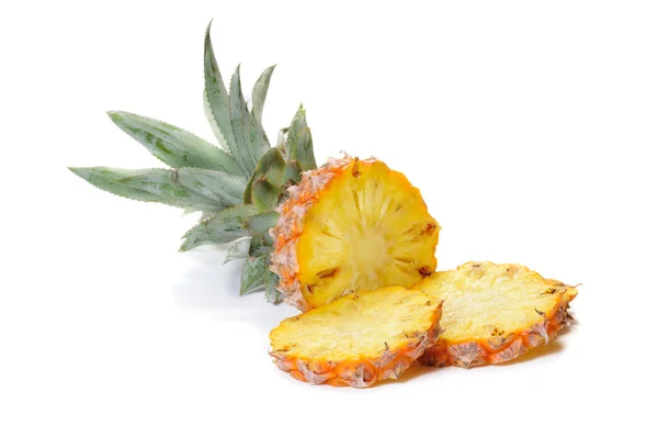 Baby Pineapple terisolasi Stok Gambar Bebas Royalti