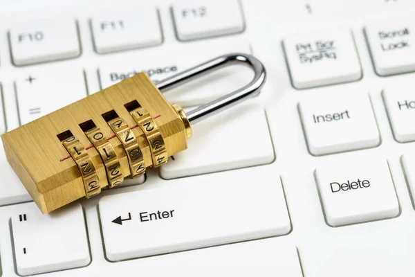 Combination lock padlock on white keyboard — Stock Photo, Image