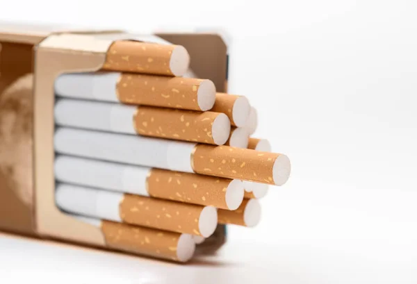 Megnyílt a cigaretta pack — Stock Fotó