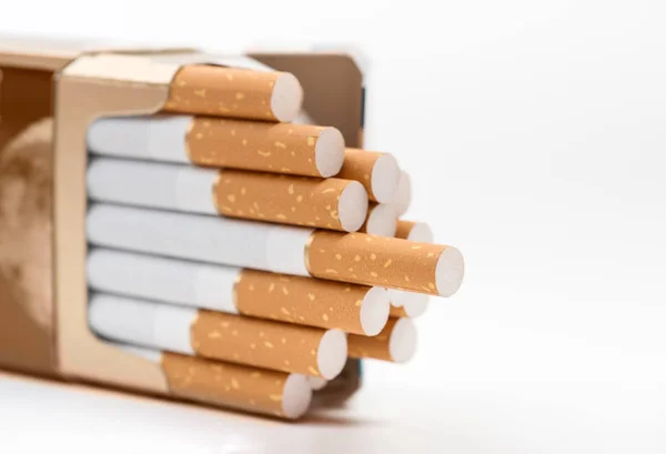 Emballage de cigarettes ouvert Photos De Stock Libres De Droits