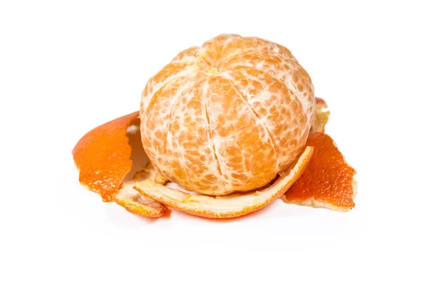 Fruto pelado de mandarina de mandarina aislado con camino de recorte — Foto de Stock