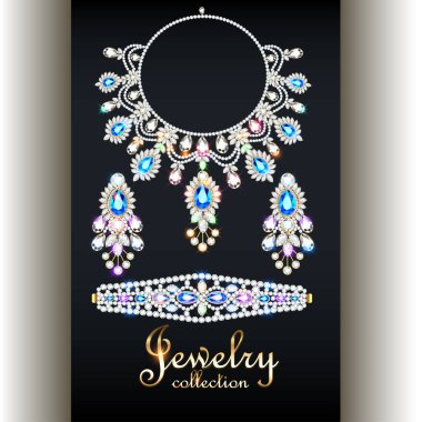 Zarif kolye, küpeler ve değerli taşlı bilezik ve yazılı mücevher koleksiyonu..