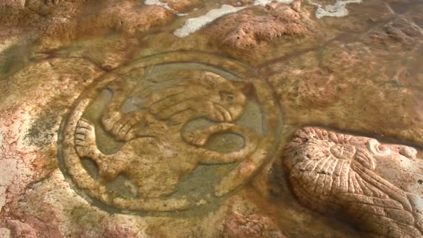 Misteriosos petroglifos junto al mar — Vídeo de stock