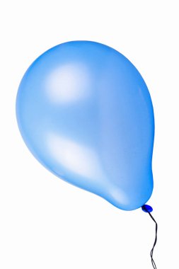Beyaz arka plan üzerinde izole mavi balon uçan