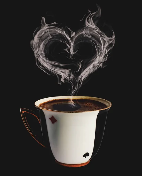 Чашка кофе с дымом в форме сердца — стоковое фото