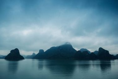 Halong bay, gizemli manzara