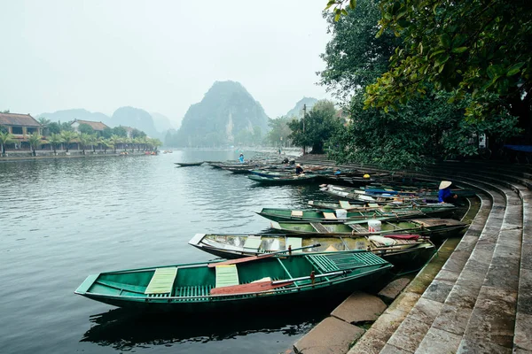 Ninh Binh is a popular tourist place in Vietnam — Stock Photo, Image