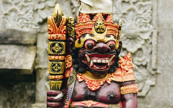 Bali, Indonesia, escultura del defensor del templo —  Fotos de Stock