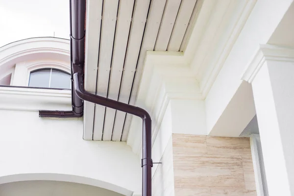 Rain gutter pipe in a private house — Stock Photo, Image