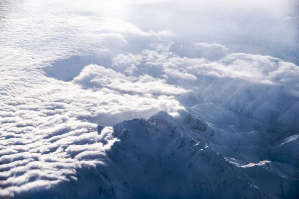 Sopra Alte Montagne Vista Dalla Finestra Oblò Aereo Montagne Dell — Foto Stock