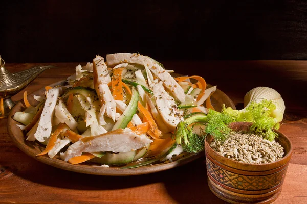 Salada com erva-doce de peru e amêndoas — Fotografia de Stock