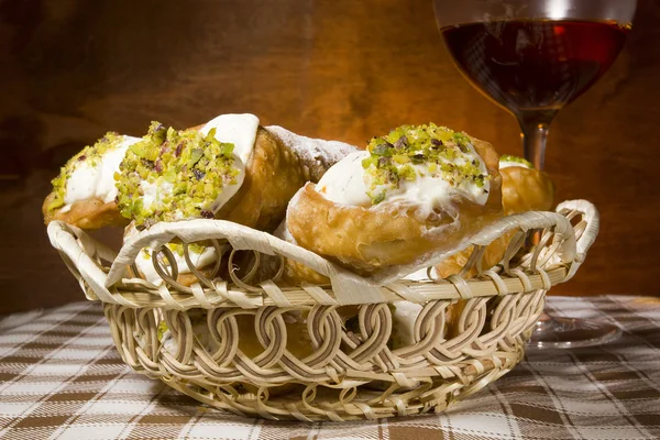Traditionell siciliansk cannoli — Stockfoto