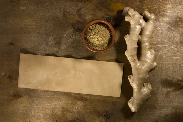 新鲜和地面的姜根香料 — 图库照片