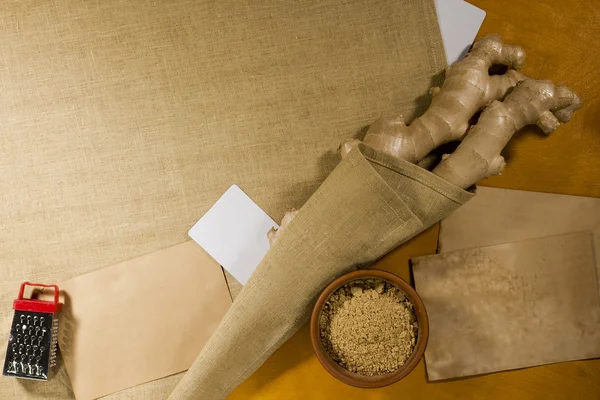 Ginger root and ground — Stock Photo, Image