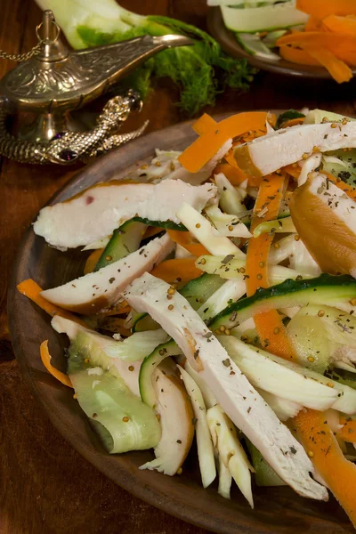 Salat mit Putenfenchel und Mandeln — Stockfoto