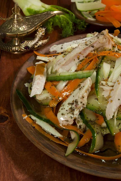 Salat mit Putenfenchel und Mandeln — Stockfoto