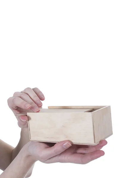 Τα χέρια άνοιγμα κουτί — Φωτογραφία Αρχείου