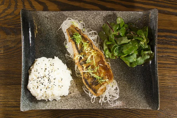 Pescado frito en el asiático — Foto de Stock