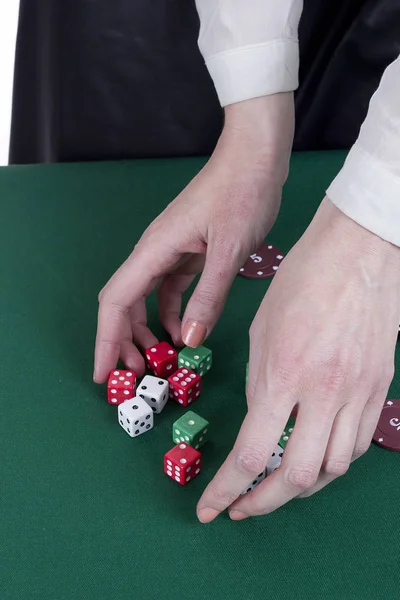 Mãos meninas croupier — Fotografia de Stock