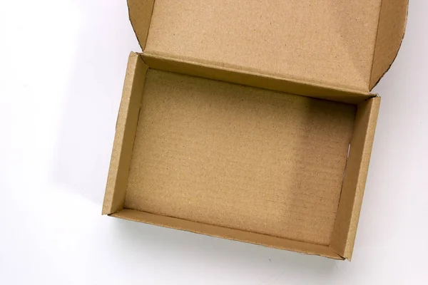 Uma caixa de papelão aberta — Fotografia de Stock