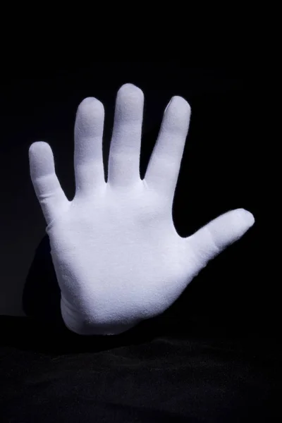 Mână într-o mănuşă albă — Fotografie, imagine de stoc
