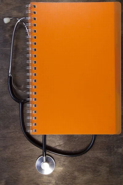 Estetoscópio e caderno — Fotografia de Stock