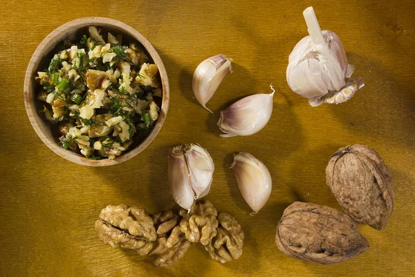 Nuts with garlic — Stock Photo, Image
