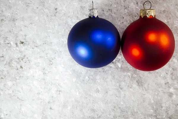 Noel topları kar — Stok fotoğraf