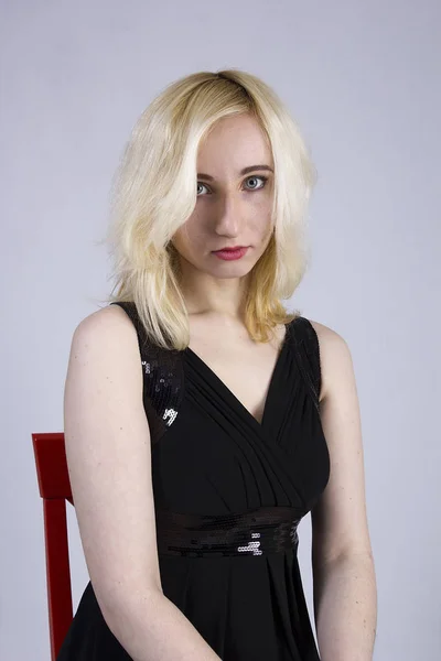 Портрет грустной блондинки — стоковое фото