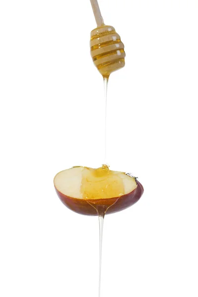 Honey flows down on a piece of apple — Stock Photo, Image