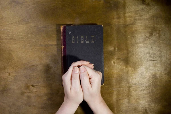 Woman with Bible — Stock Photo, Image