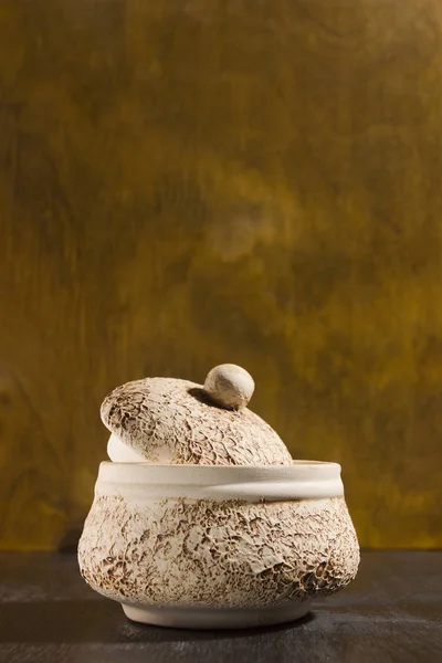 Belo prato de cerâmica — Fotografia de Stock