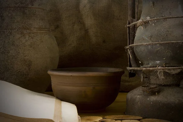 Bodegón vintage con cerámica —  Fotos de Stock